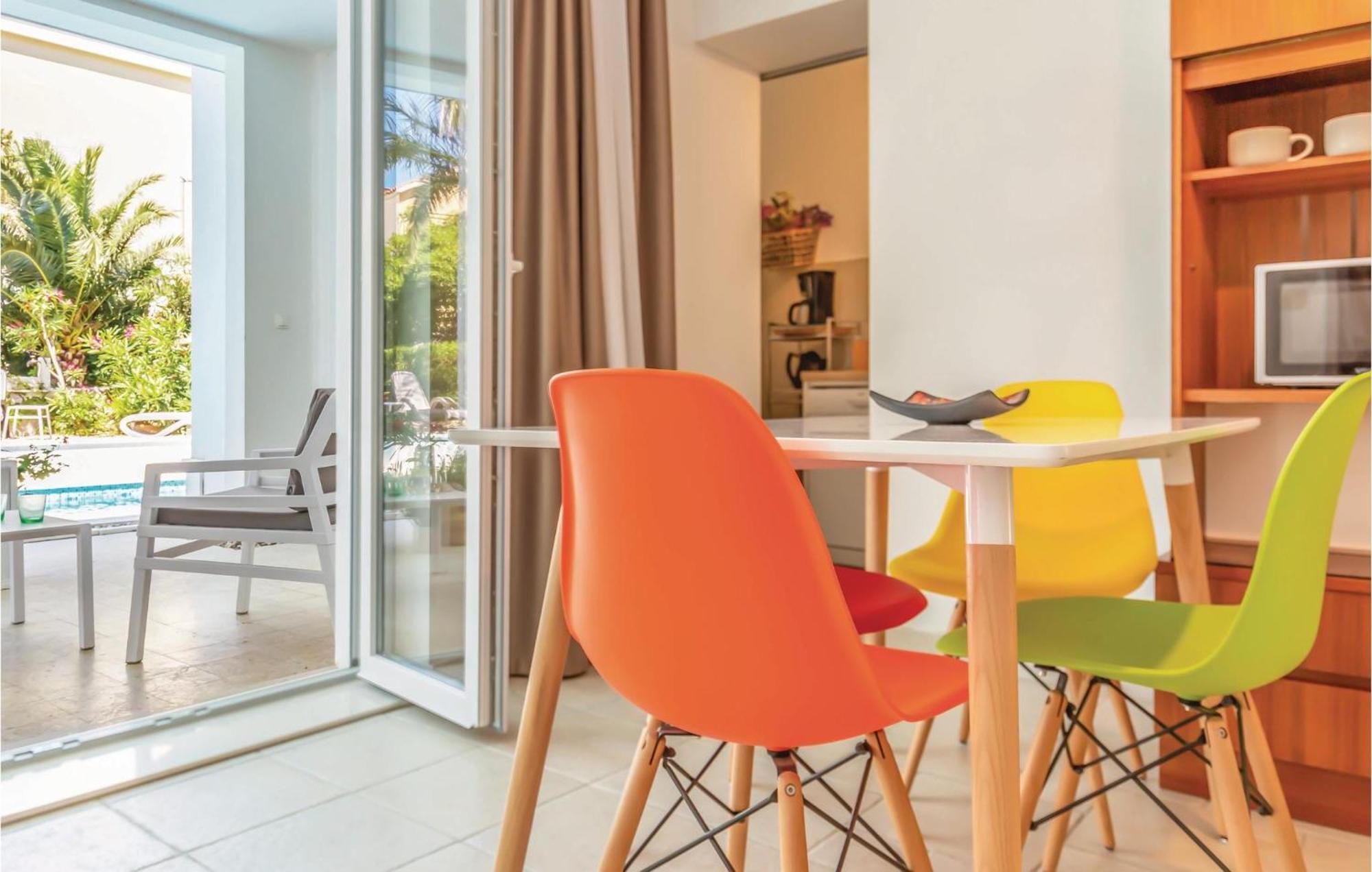 1 Bedroom Gorgeous Apartment In Makarska Eksteriør billede