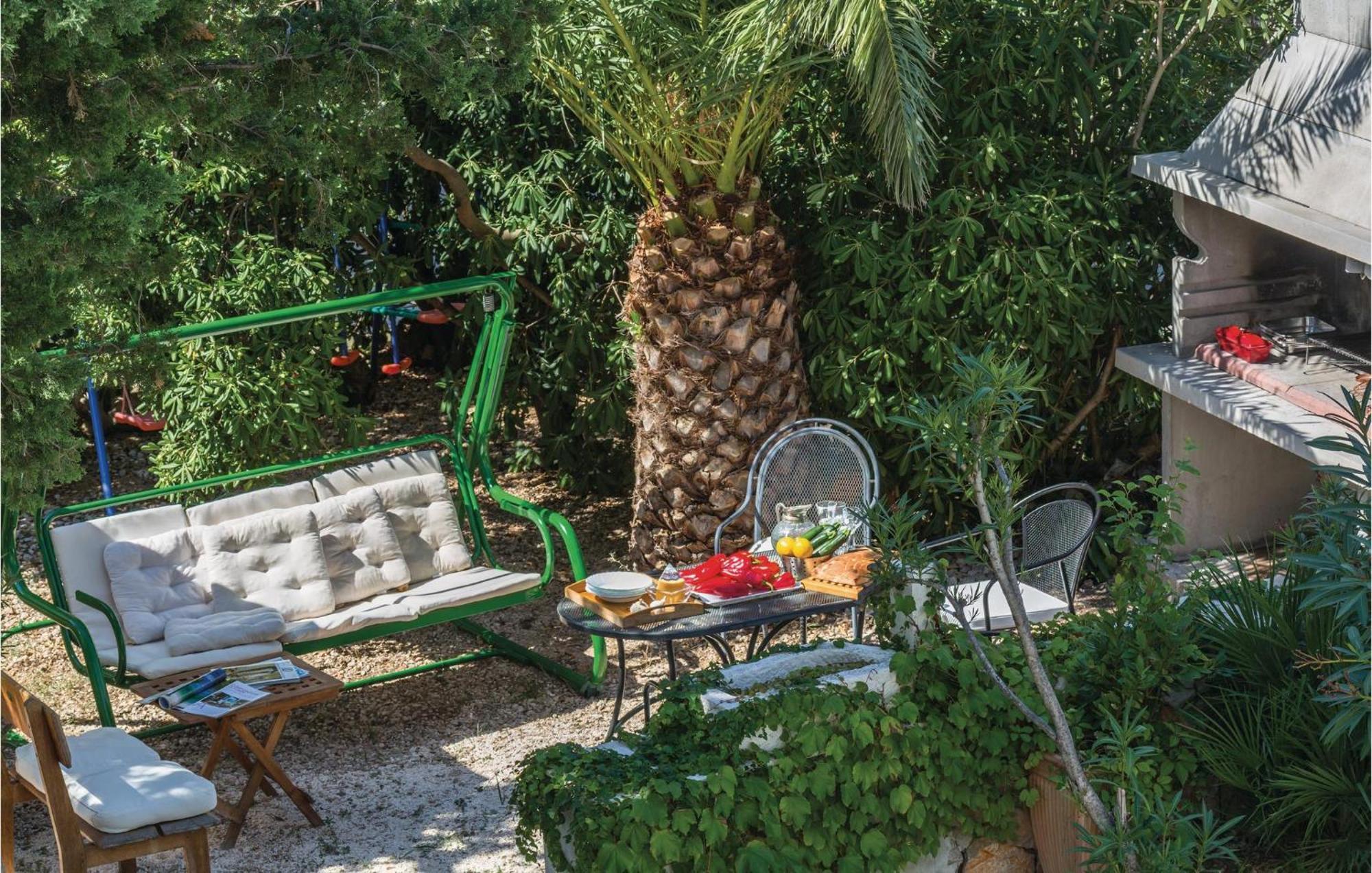 1 Bedroom Gorgeous Apartment In Makarska Eksteriør billede