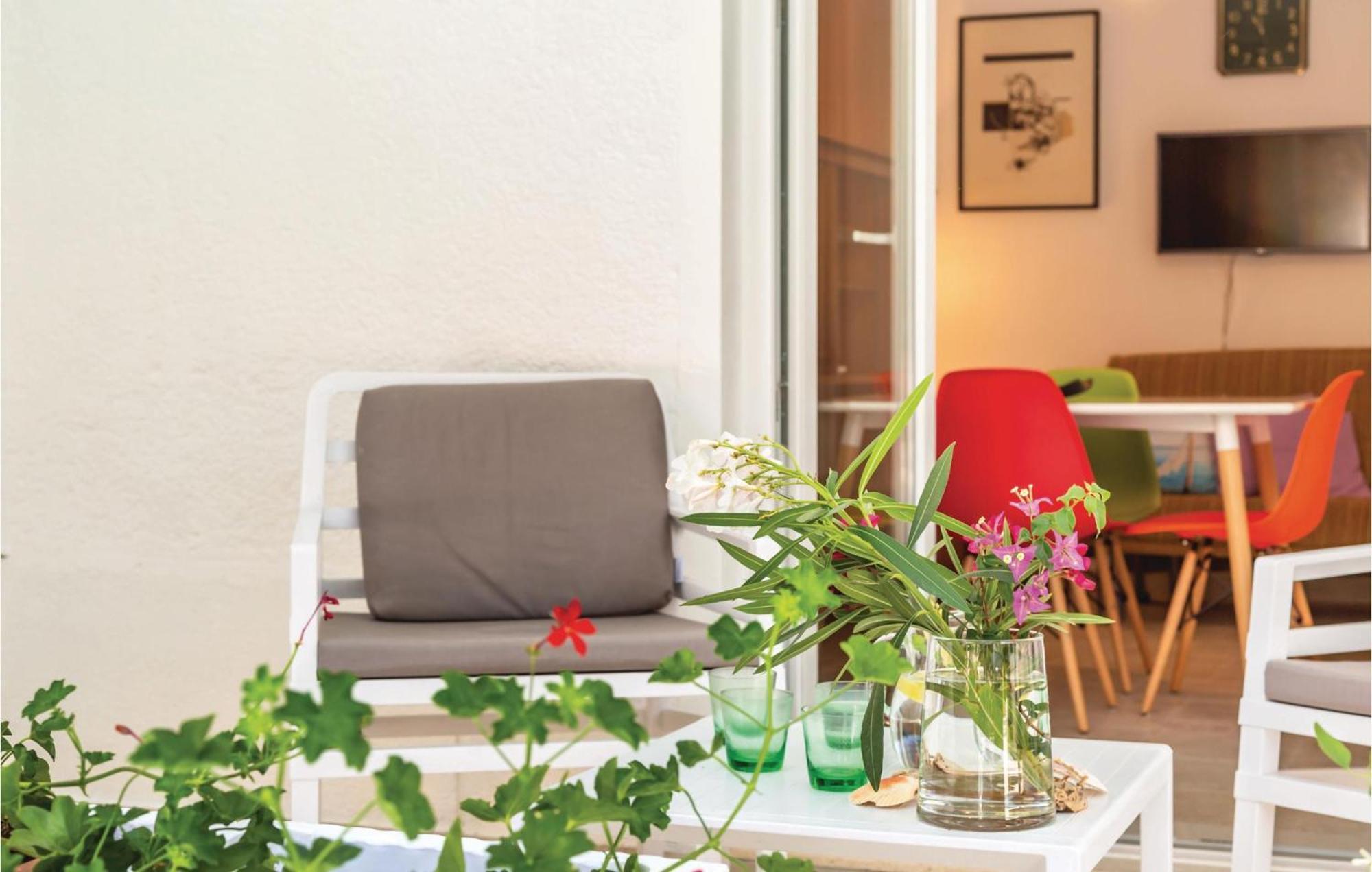 1 Bedroom Gorgeous Apartment In Makarska Eksteriør billede